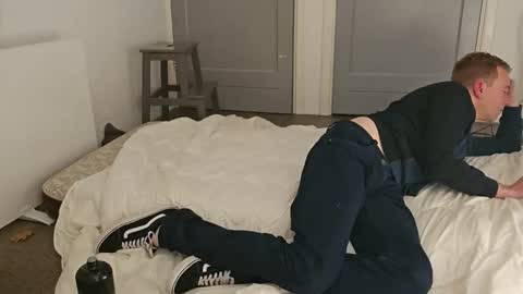 Snapshot of sneakerboy444 chatting on November 15, 9:43 pm sneakerboy444 online show from November 15, 9:43 pm