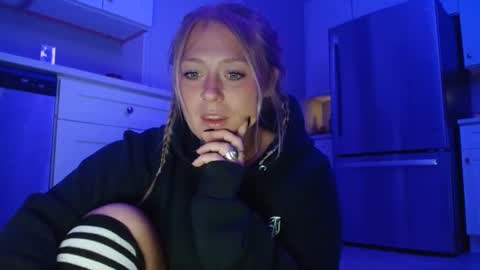 Snapshot of sneakyalicek chatting on October 1, 1:00 am sneakyalicek online show from October 1, 1:00 am