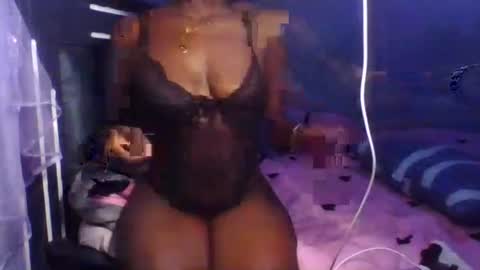 sneakylink001 online show from March 9, 4:33 pm