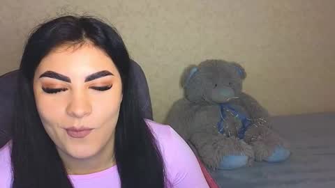 Snapshot of snickertail chatting on November 21, 3:33 pm Olivia online show from November 21, 3:33 pm