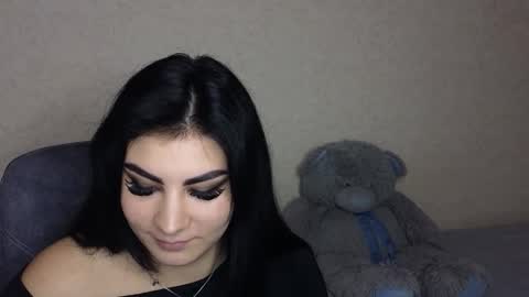 Snapshot of snickertail chatting on December 2, 3:40 pm Olivia online show from December 2, 3:40 pm