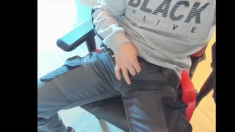 Snapshot of snip1977 chatting on February 17, 1:42 pm snip1977 online show from February 17, 1:42 pm