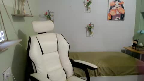 Snapshot of snow_2000 chatting on December 5, 7:16 am snow_2000 online show from December 5, 7:16 am