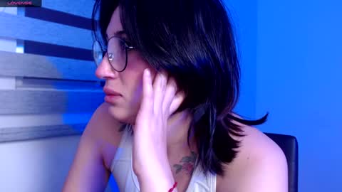 Snapshot of snow_baall chatting on December 13, 11:23 am IG OF red moonn online show from December 13, 11:23 am