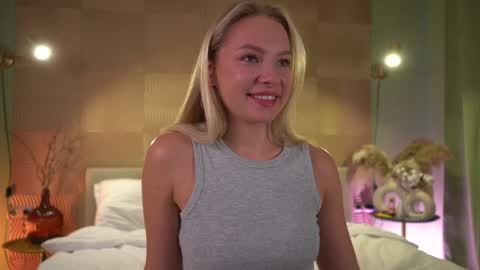 Snapshot of snow_is_falling chatting on December 15, 12:06 pm Candice Snow online show from December 15, 12:06 pm