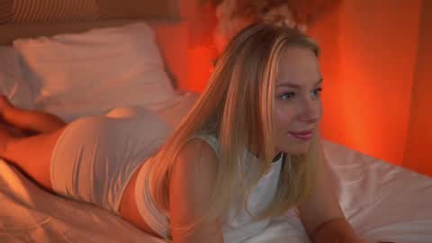 Snapshot of snow_is_falling chatting on December 24, 12:22 pm Candice Snow online show from December 24, 12:22 pm