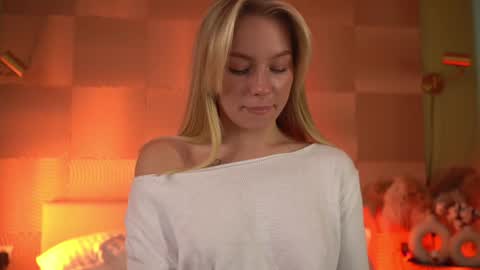 Snapshot of snow_is_falling chatting on January 16, 8:00 am Candice Snow online show from January 16, 8:00 am