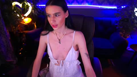 snow_whiteeex online show from January 24, 5:53 pm