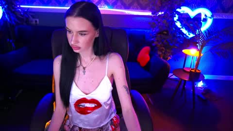 snow_whiteeex online show from February 2, 10:49 pm