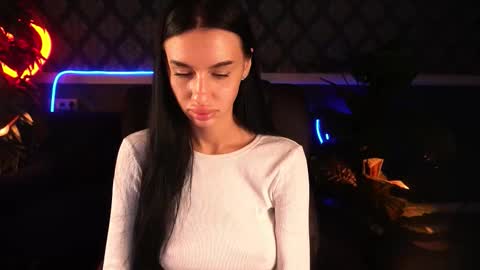 snow_whiteeex online show from September 12, 5:51 am