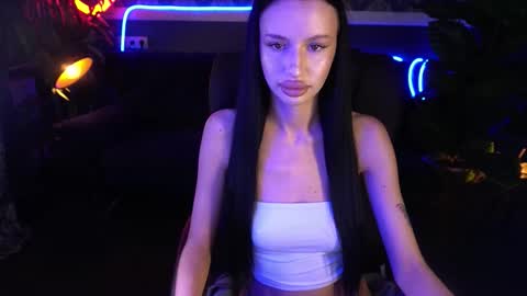 snow_whiteeex online show from September 15, 7:08 am