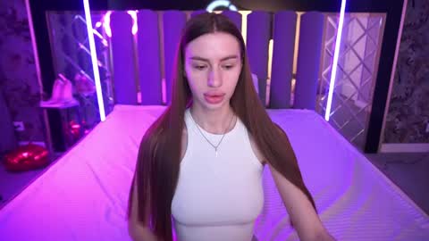 snow_whiteeex online show from April 15, 6:42 am