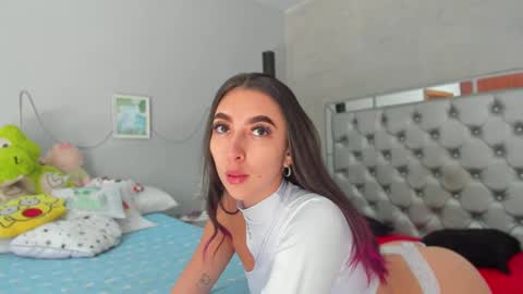 Snapshot of snowbabyxox chatting on December 13, 6:38 pm snowbabyxox online show from December 13, 6:38 pm