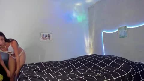 Snapshot of snowbabyxox chatting on November 10, 5:12 pm snowbabyxox online show from November 10, 5:12 pm