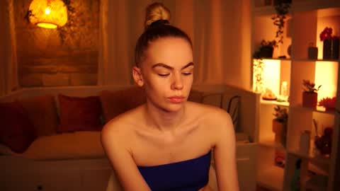 Hanna online show from December 9, 1:45 pm