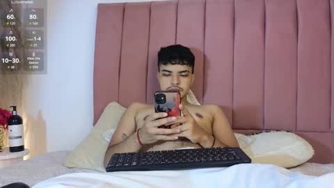 Snapshot of snowlann chatting on October 12, 5:39 am Snow online show from October 12, 5:39 am