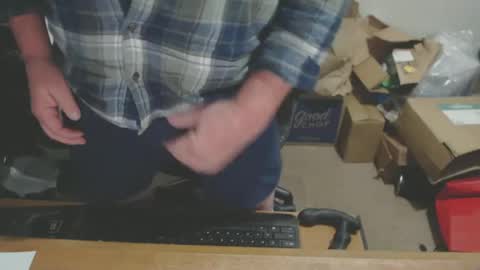 Snapshot of snwplwdrvr chatting on December 11, 2:19 am snwplwdrvr online show from December 11, 2:19 am