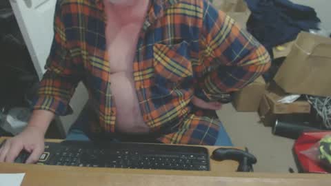 Snapshot of snwplwdrvr chatting on December 13, 2:10 am snwplwdrvr online show from December 13, 2:10 am