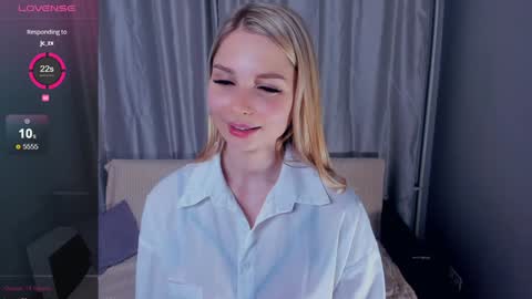 Snapshot of so__sweet chatting on January 30, 12:18 am Alice - Birthday Girl online show from January 30, 12:18 am