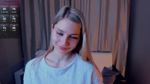 Snapshot of so__sweet chatting on February 9, 10:54 pm Alice - Birthday Girl online show from February 9, 10:54 pm