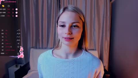 Snapshot of so__sweet chatting on February 13, 12:35 am Alice - Birthday Girl online show from February 13, 12:35 am