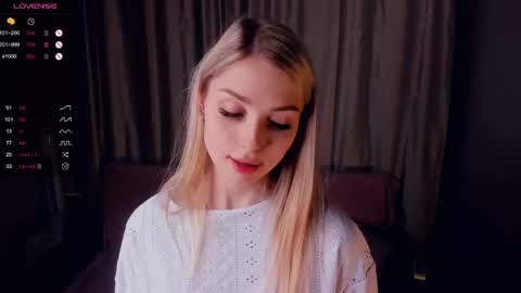 Snapshot of so__sweet chatting on February 22, 6:52 pm Alice - Birthday Girl online show from February 22, 6:52 pm
