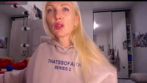 Monna online show from November 1, 6:21 pm