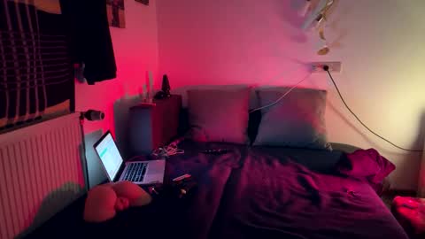 Snapshot of soccer_king09 chatting on November 6, 1:28 am sweet-big-cock26 online show from November 6, 1:28 am