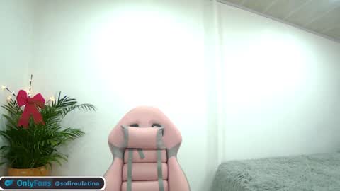 soffi_rousel_ online show from December 8, 9:30 pm