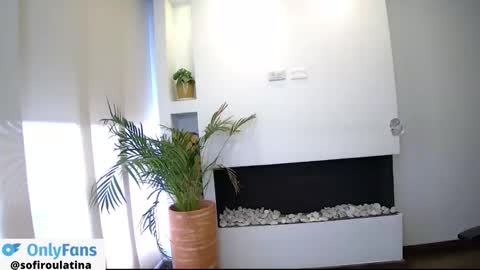 soffi_rousel_ online show from November 19, 7:03 pm