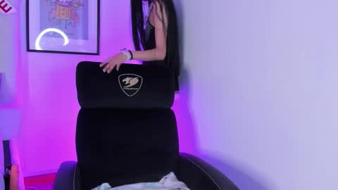 Snapshot of soffy_hilltom chatting on February 11, 11:37 am Soffy online show from February 11, 11:37 am