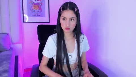 Snapshot of soffy_hilltom chatting on February 23, 11:51 am Soffy online show from February 23, 11:51 am