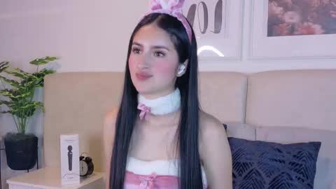 Snapshot of soffy_hilltom chatting on February 28, 11:44 am Soffy online show from February 28, 11:44 am