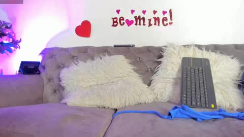 Snapshot of sofi_vasquez chatting on February 13, 1:29 am Sofia Vasquez online show from February 13, 1:29 am