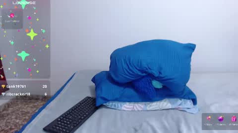 Snapshot of sofia__whitee chatting on December 10, 9:55 am sofia whitee online show from December 10, 9:55 am