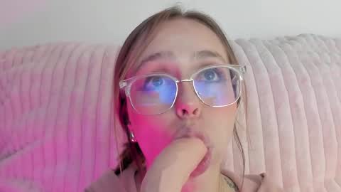 Snapshot of sofia_palacios_ chatting on February 9, 7:05 am online show from February 9, 7:05 am