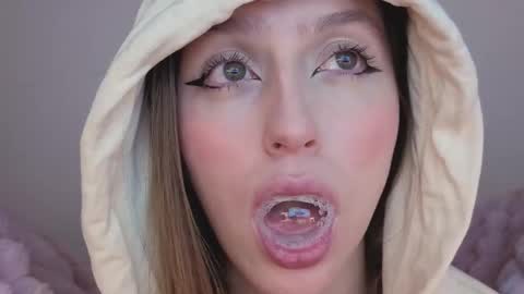 Snapshot of sofia_palacios_ chatting on September 28, 3:56 am online show from September 28, 3:56 am
