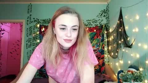 Snapshot of sofia_rosemary chatting on December 17, 5:52 pm sofia_rosemary online show from December 17, 5:52 pm
