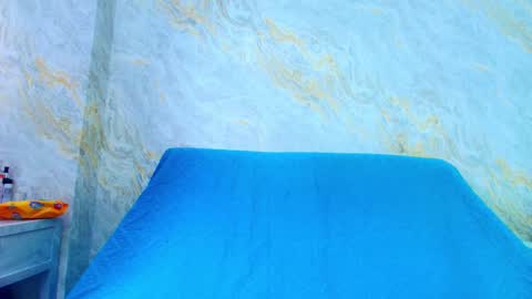 Snapshot of sofiaa_little chatting on December 2, 7:31 pm sofiaa_little online show from December 2, 7:31 pm