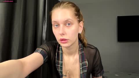 Hi My name is Sofia Welcome to my room Please thumbs up - its important online show from January 11, 6:40 am