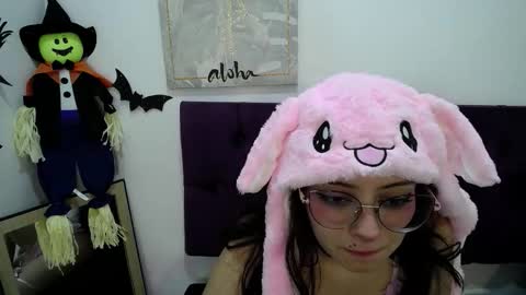 Snapshot of sofiakitty18 chatting on November 1, 7:05 pm sofiakitty18 online show from November 1, 7:05 pm