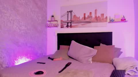 sofialujan_ online show from March 28, 2:38 pm