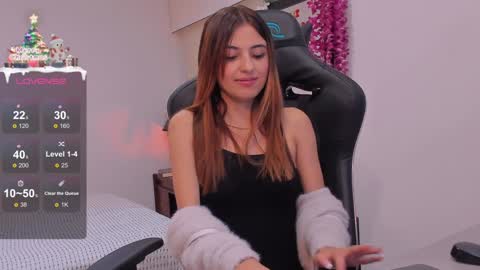 Snapshot of sofiarouge_ chatting on January 4, 7:55 pm Sofia Help me reach 5K followers online show from January 4, 7:55 pm