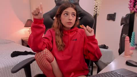 Snapshot of sofiarouge_ chatting on January 28, 11:28 pm Sofia Help me reach 5K followers online show from January 28, 11:28 pm