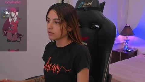 Snapshot of sofiarouge_ chatting on March 7, 8:00 pm Sofia Help me reach 5K followers online show from March 7, 8:00 pm