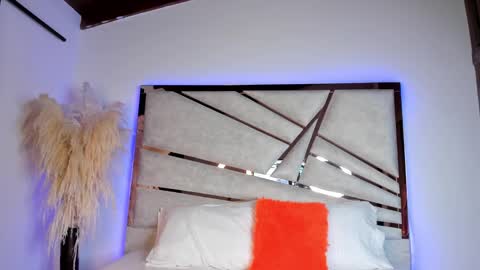 sofijohnsonx online show from December 30, 2:40 pm