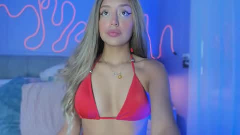 Snapshot of sofly_s chatting on October 10, 11:53 am Sofi online show from October 10, 11:53 am