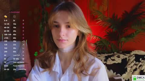 Snapshot of soft_animal chatting on October 4, 8:01 am E online show from October 4, 8:01 am