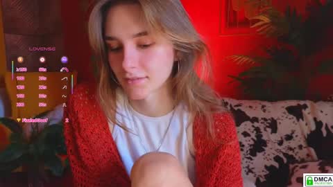 Snapshot of soft_animal chatting on October 5, 7:07 am E online show from October 5, 7:07 am