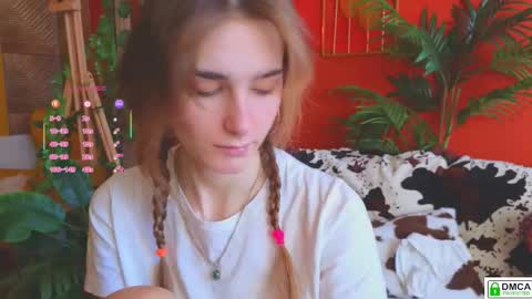 Snapshot of soft_animal chatting on October 7, 7:16 am E online show from October 7, 7:16 am